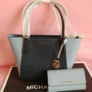 💖SOLD💖 MK Small bonded top zip tote